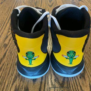 Kyrie 7 Black/ University Gold 10.5 Mens/ 12 Womens